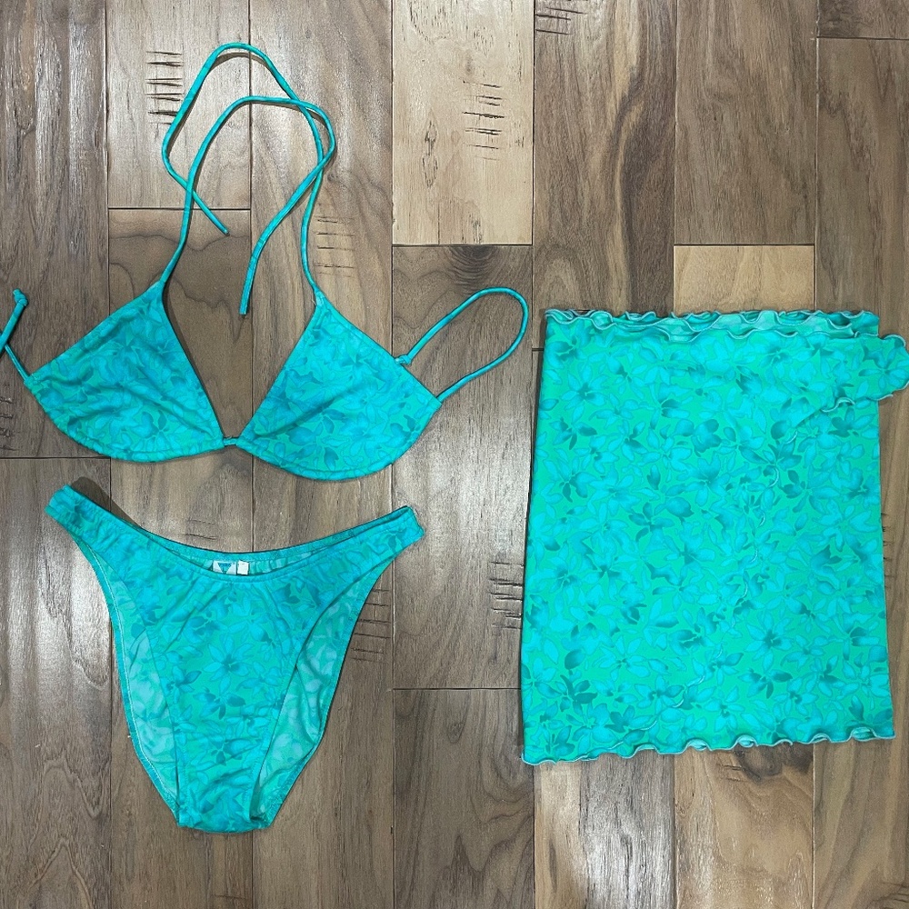 Triangle Top, Lined Bikini With Matching Sarong - image 1